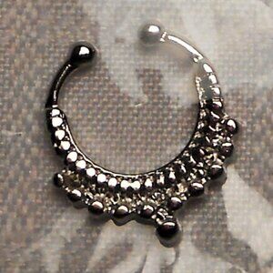 No22 - Fake 10mm Septum Ring - new, repackaged, silver color
